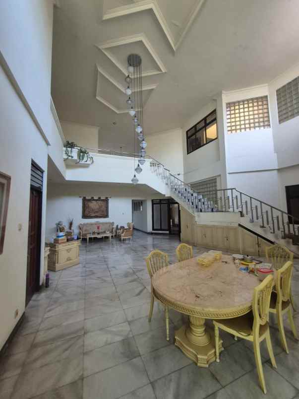 dijual rumah jl dharmahusada indah