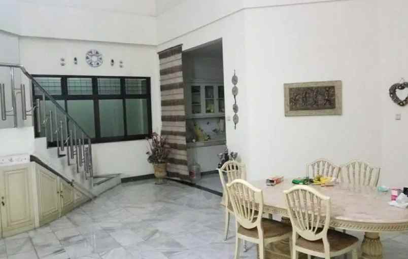dijual rumah jl dharmahusada indah
