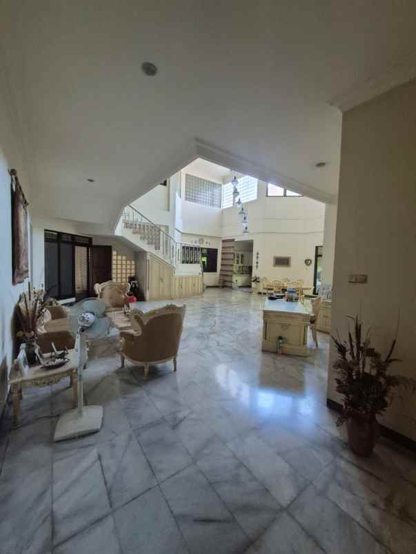 dijual rumah jl dharmahusada indah