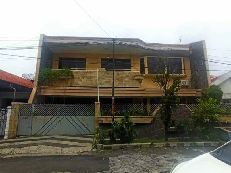 dijual rumah jl dharmahusada indah
