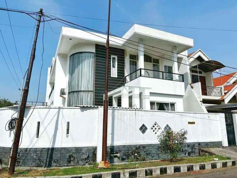 dijual rumah jl dharmahusada indah