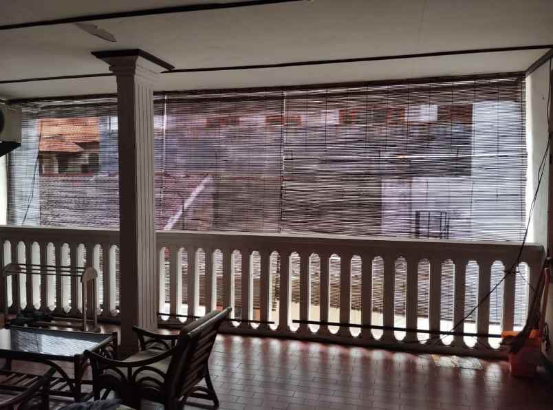 dijual rumah jl gayungsari barat