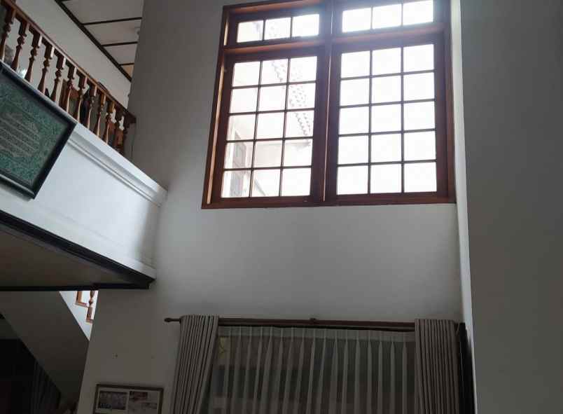 dijual rumah jl gayungsari barat