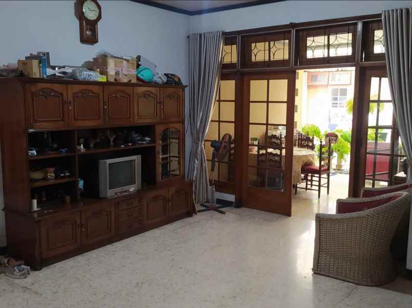 dijual rumah jl gayungsari barat