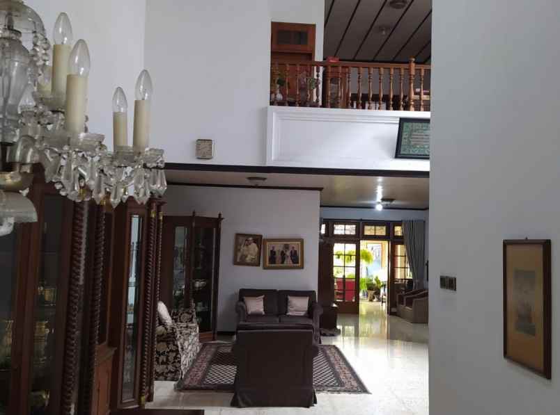 dijual rumah jl gayungsari barat
