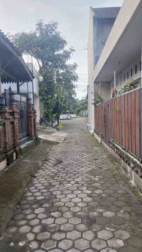dijual rumah jl gito gati