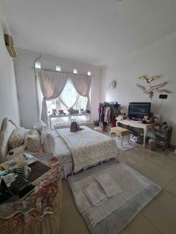 dijual rumah jl h naim