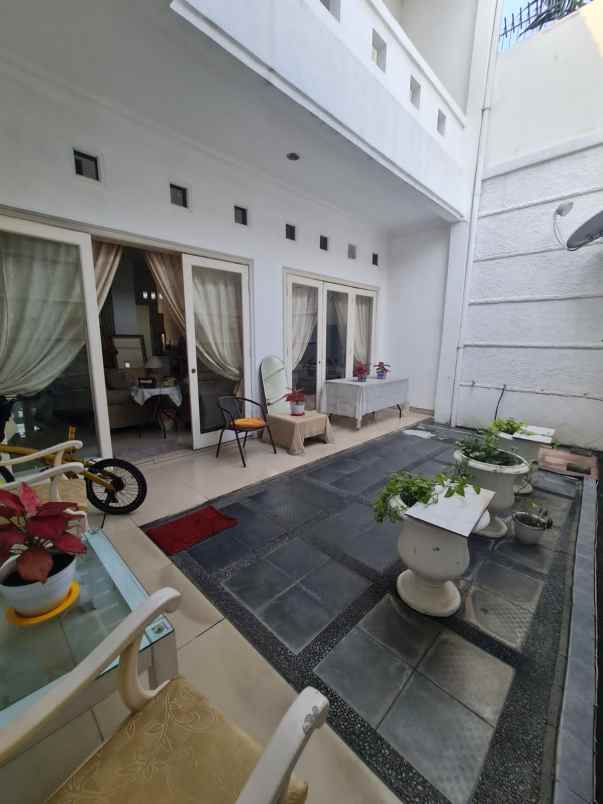 dijual rumah jl h naim