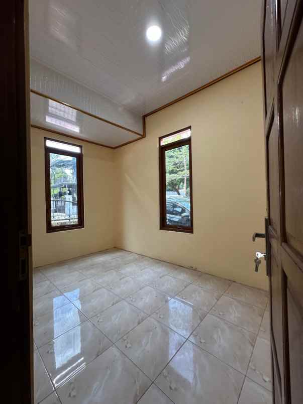 dijual rumah jl kaliurang km 12