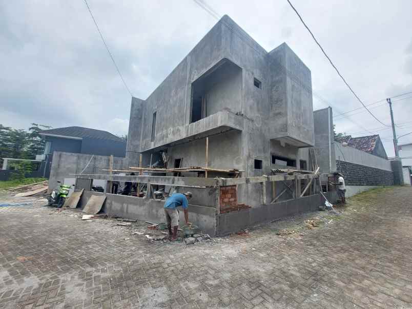 dijual rumah jl kapten hariyadi