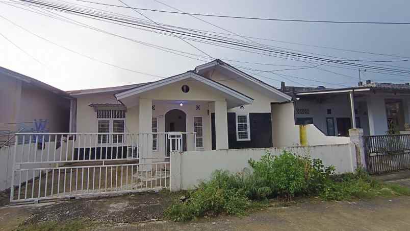 dijual rumah jl karya 1