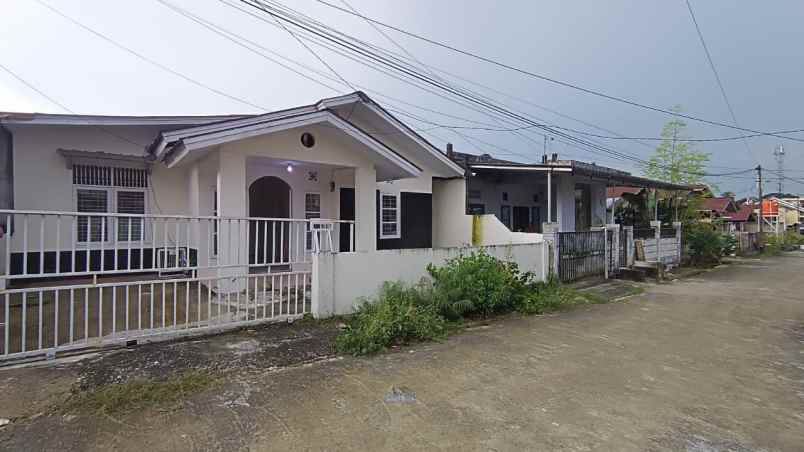 dijual rumah jl karya 1