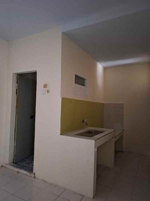 dijual rumah jl karya 1