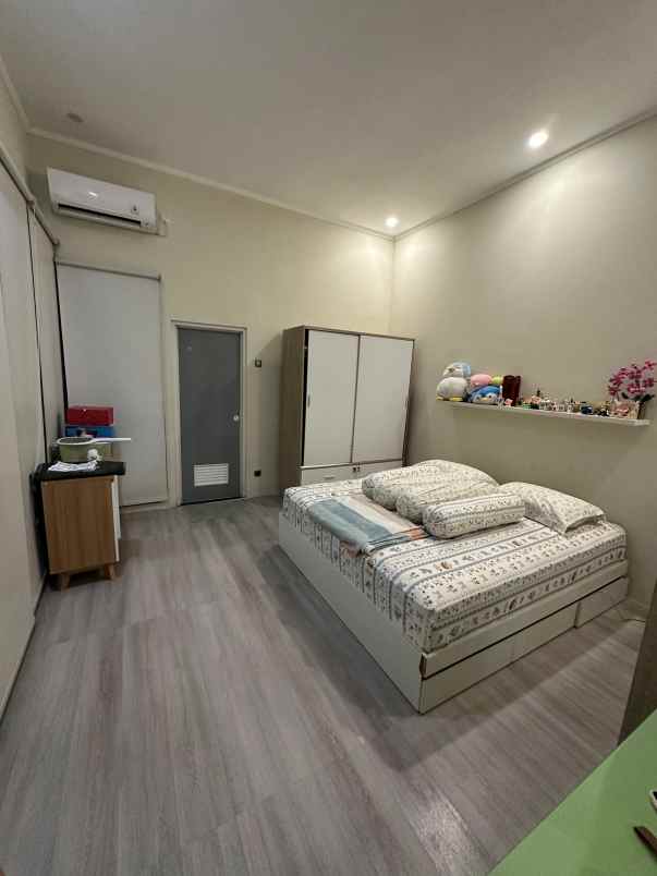 dijual rumah jl katleya metland puri