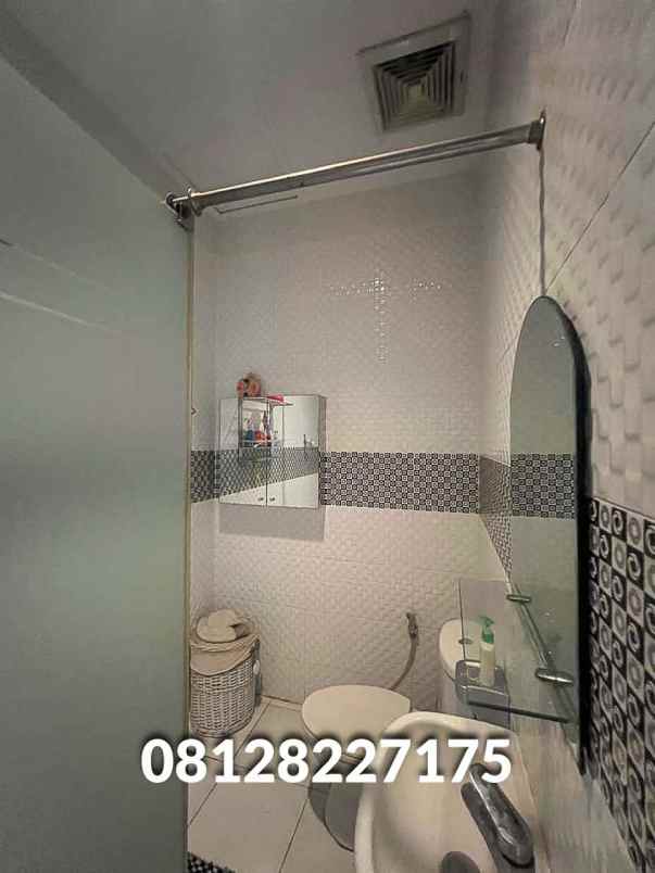 dijual rumah jl kemiri raya pd cabe