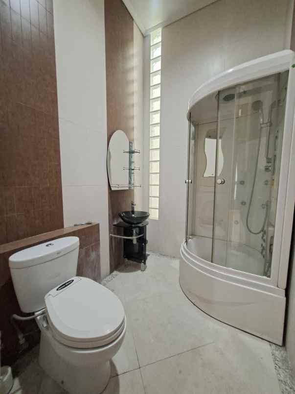 dijual rumah jl kiaracondong