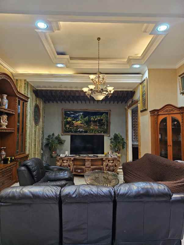 dijual rumah jl kiaracondong