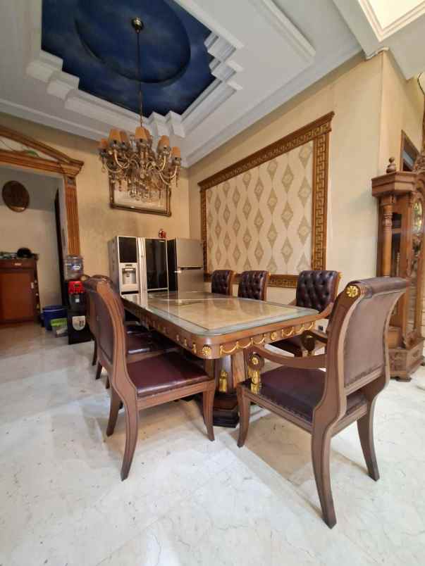 dijual rumah jl kiaracondong