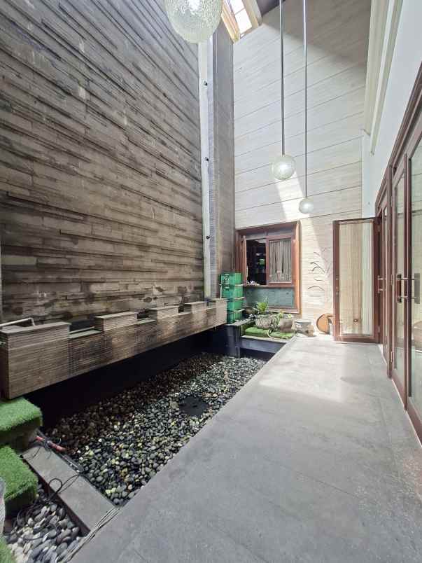 dijual rumah jl kiaracondong