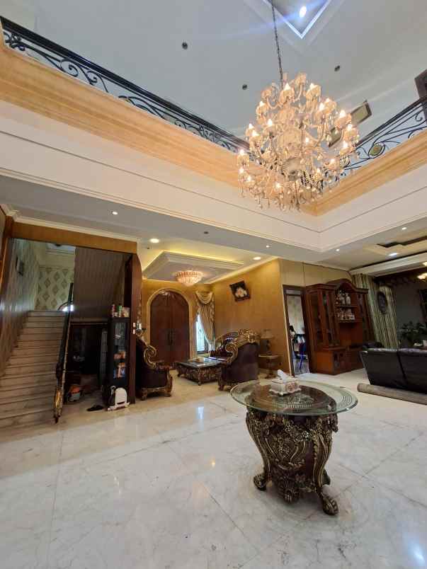 dijual rumah jl kiaracondong