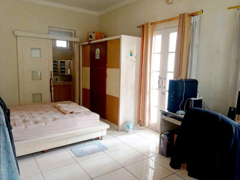 dijual rumah jl margahayu raya