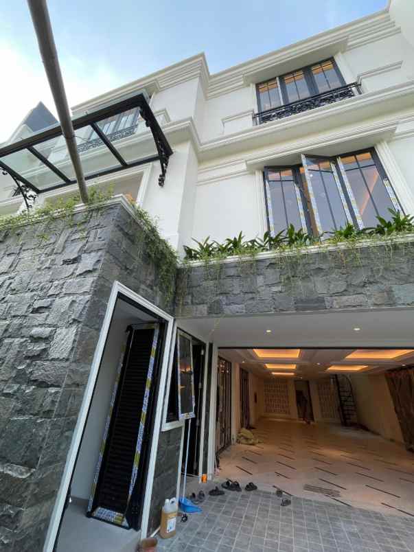 dijual rumah jl panglima polim