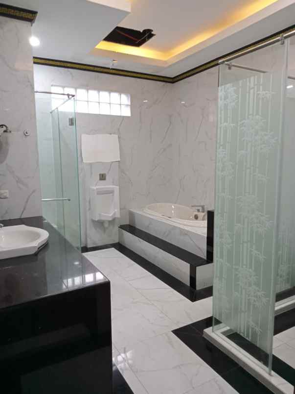 dijual rumah jl pelepah elok kelapa