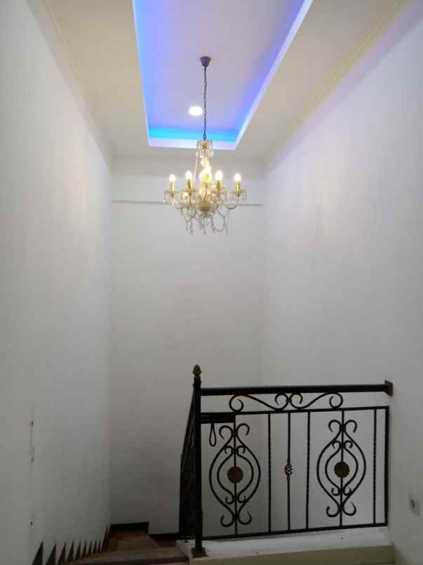 dijual rumah jl pelepah elok kelapa