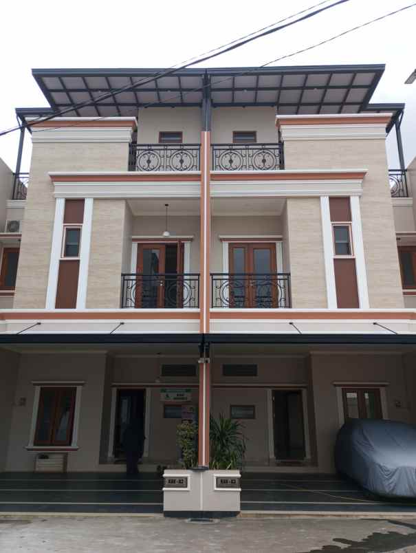 dijual rumah jl penggilingan baru