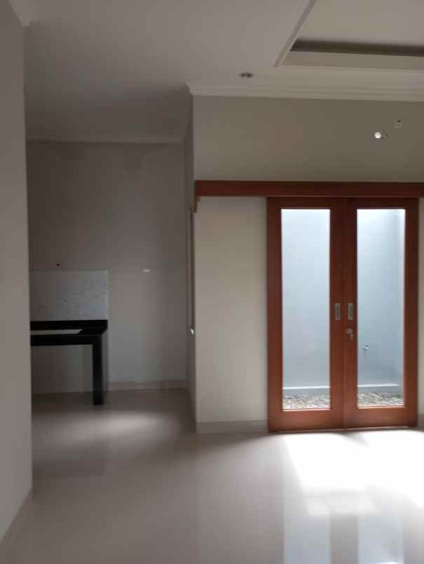 dijual rumah jl penggilingan baru