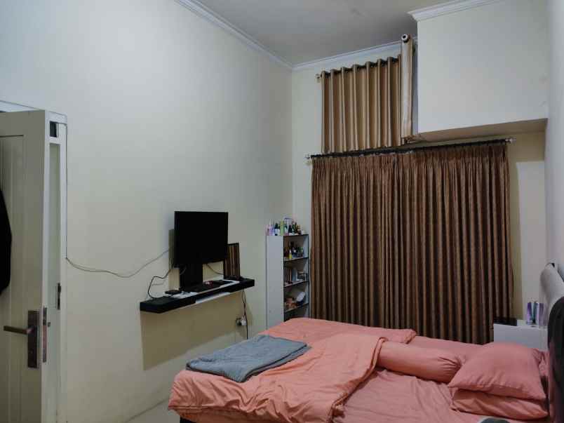 dijual rumah jl propelat barat