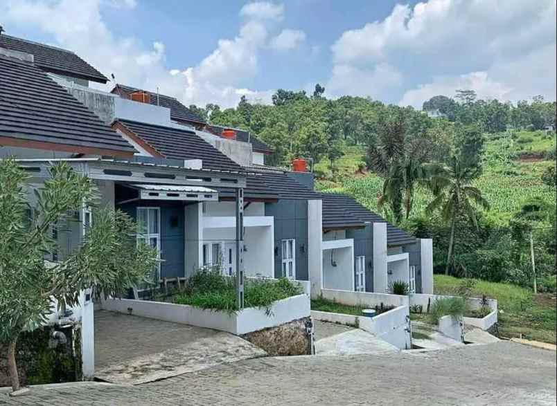 dijual rumah jl raya cigorowong jl