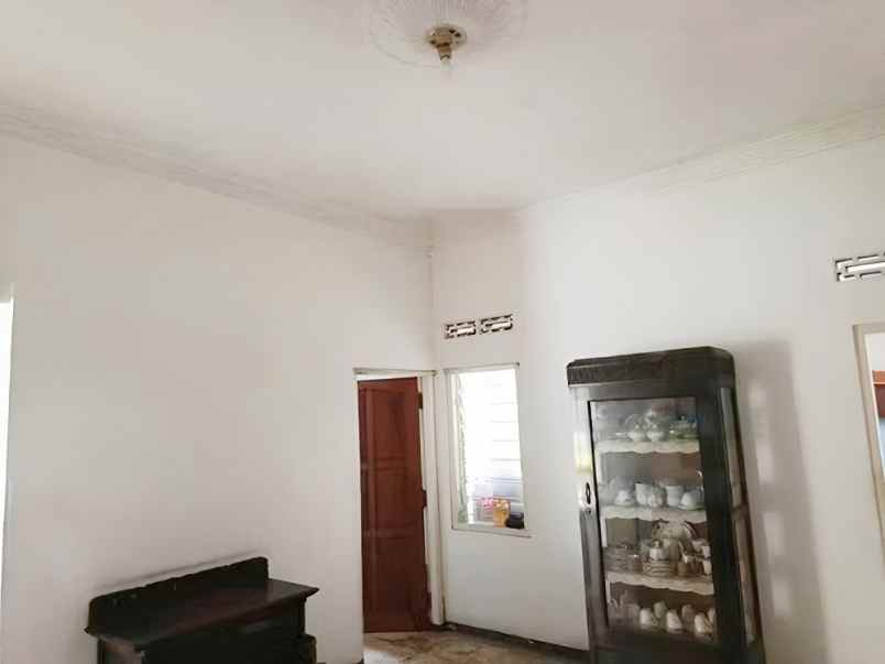 dijual rumah jl raya mojosongo no 53 rt