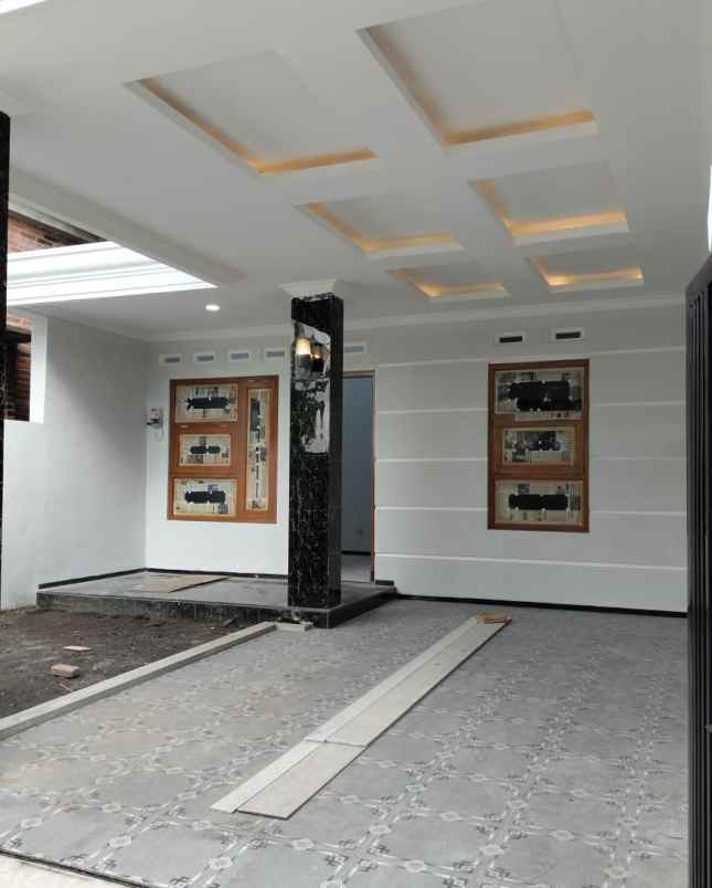 dijual rumah jl raya selomartani