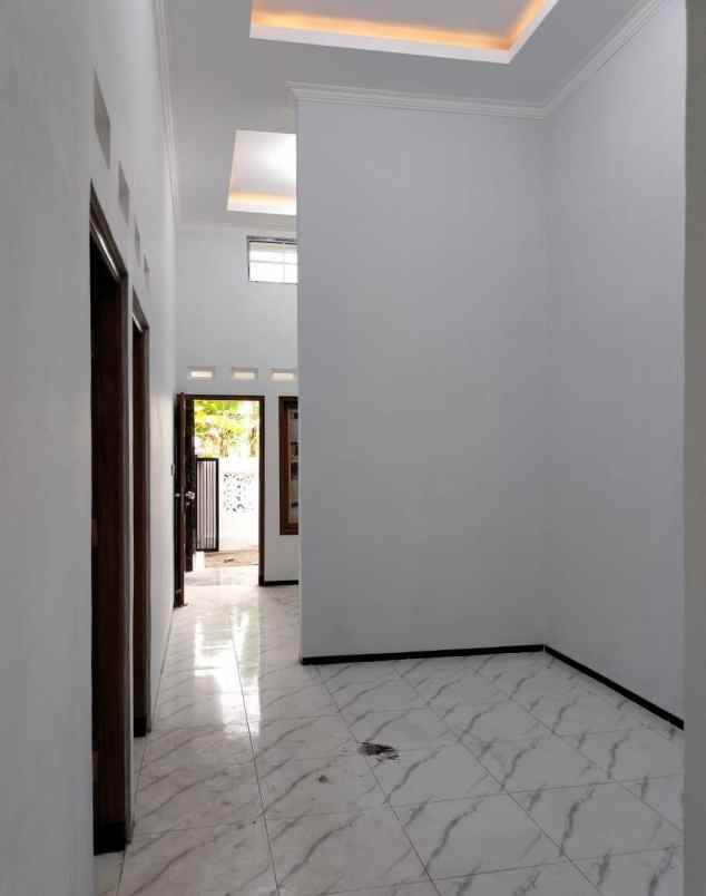 dijual rumah jl raya selomartani