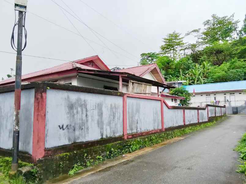 dijual rumah jl raya upua baguala rt
