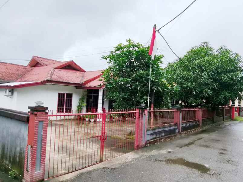 dijual rumah jl raya upua baguala rt