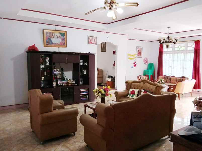 dijual rumah jl raya upua baguala rt