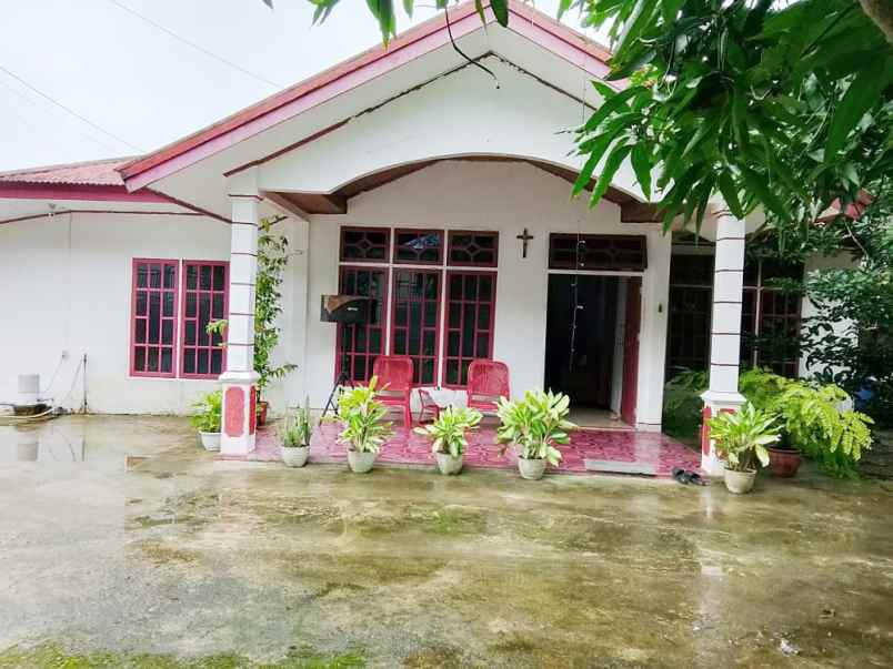 dijual rumah jl raya upua baguala rt