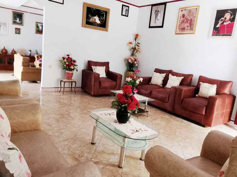 dijual rumah jl raya upua baguala rt