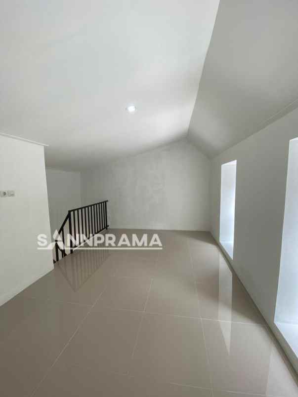 dijual rumah jl sasak panjang tajurhalang