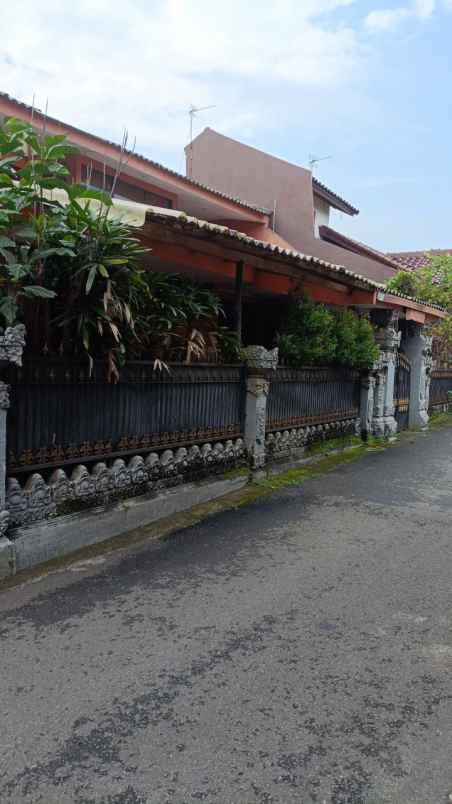dijual rumah jln gading raya pondok