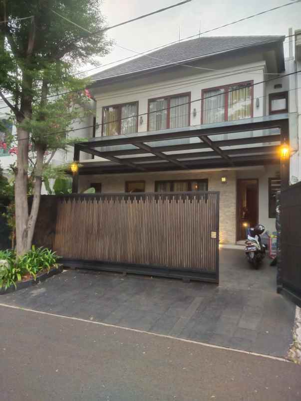 Rumah Mewah di Kawasan Elite Pondok Indah Jakarta Selatan