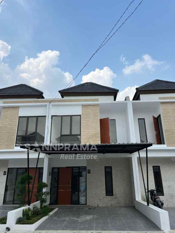 dijual rumah jln raya harjamukti