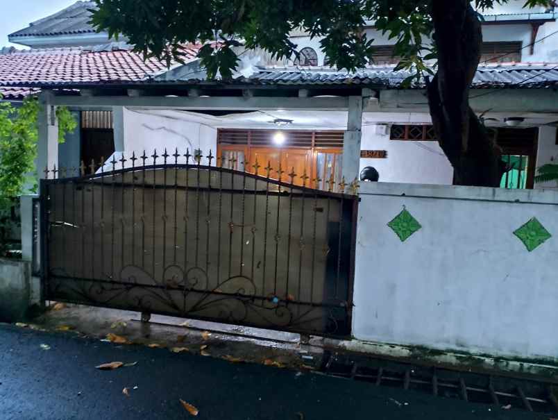 dijual rumah joglo kembangan jakarta barat