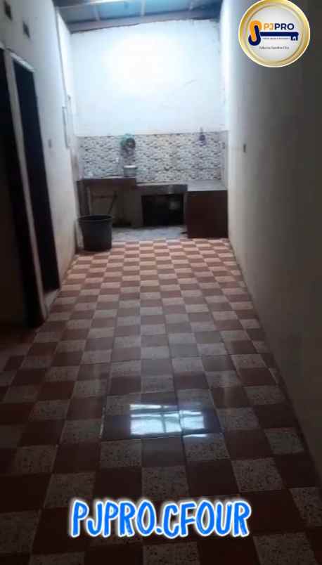 dijual rumah kampung lubang buaya