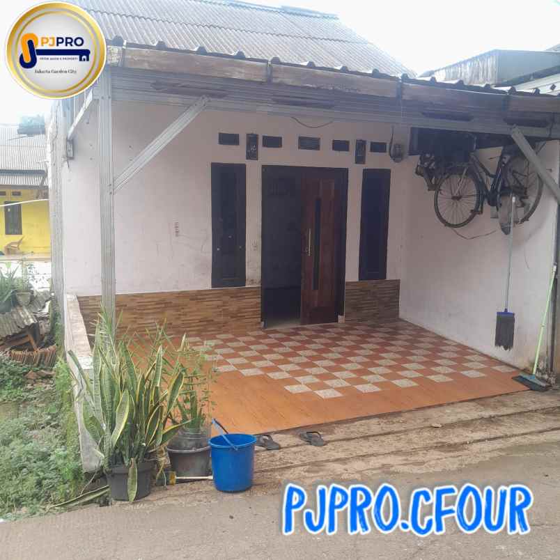 dijual rumah kampung lubang buaya