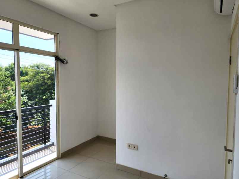 dijual rumah katamaran indah pik