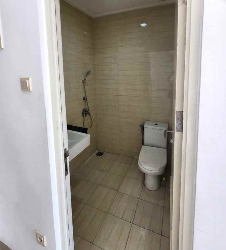 dijual rumah katamaran indah pik