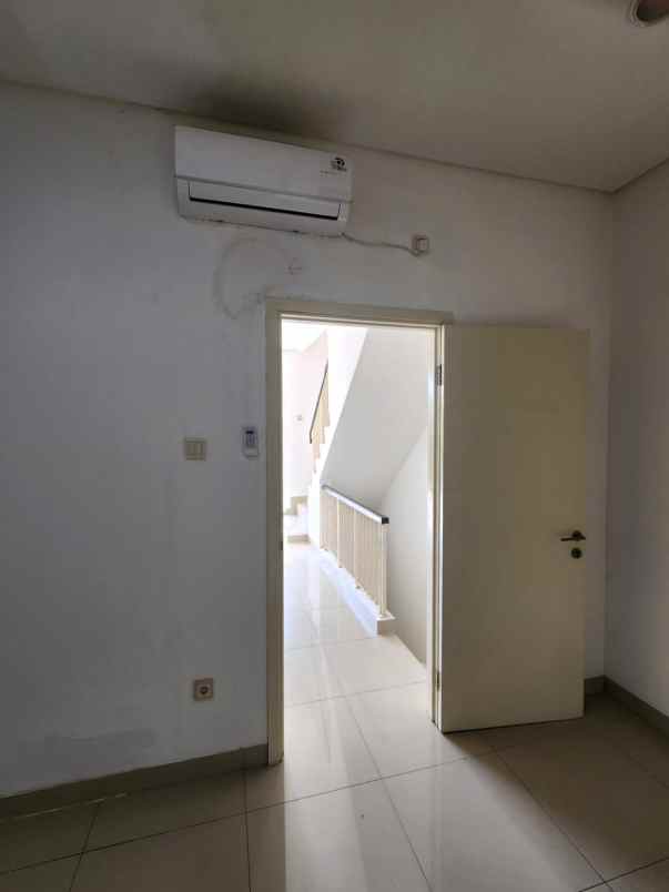 dijual rumah katamaran indah pik